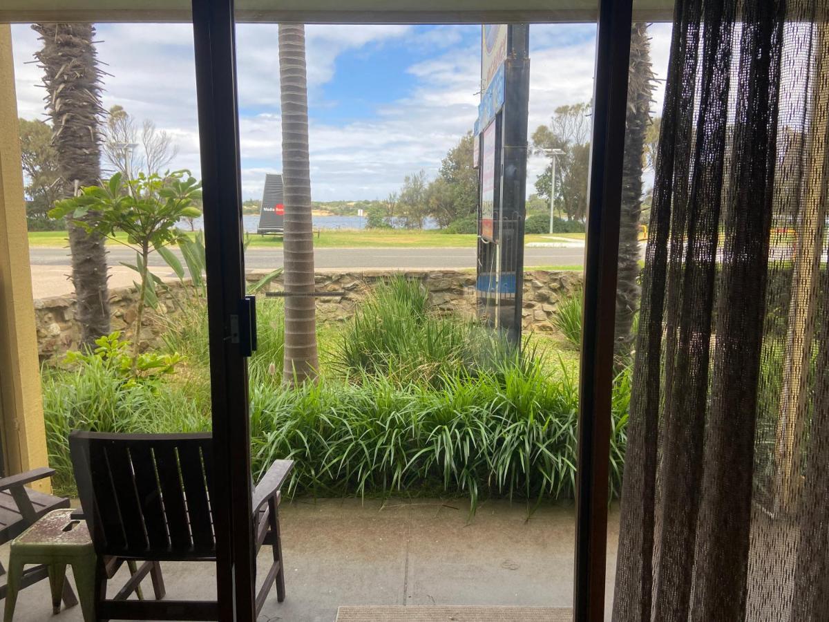 Abel Tasman Waterfront Motel Лейкс Ентранс Екстериор снимка