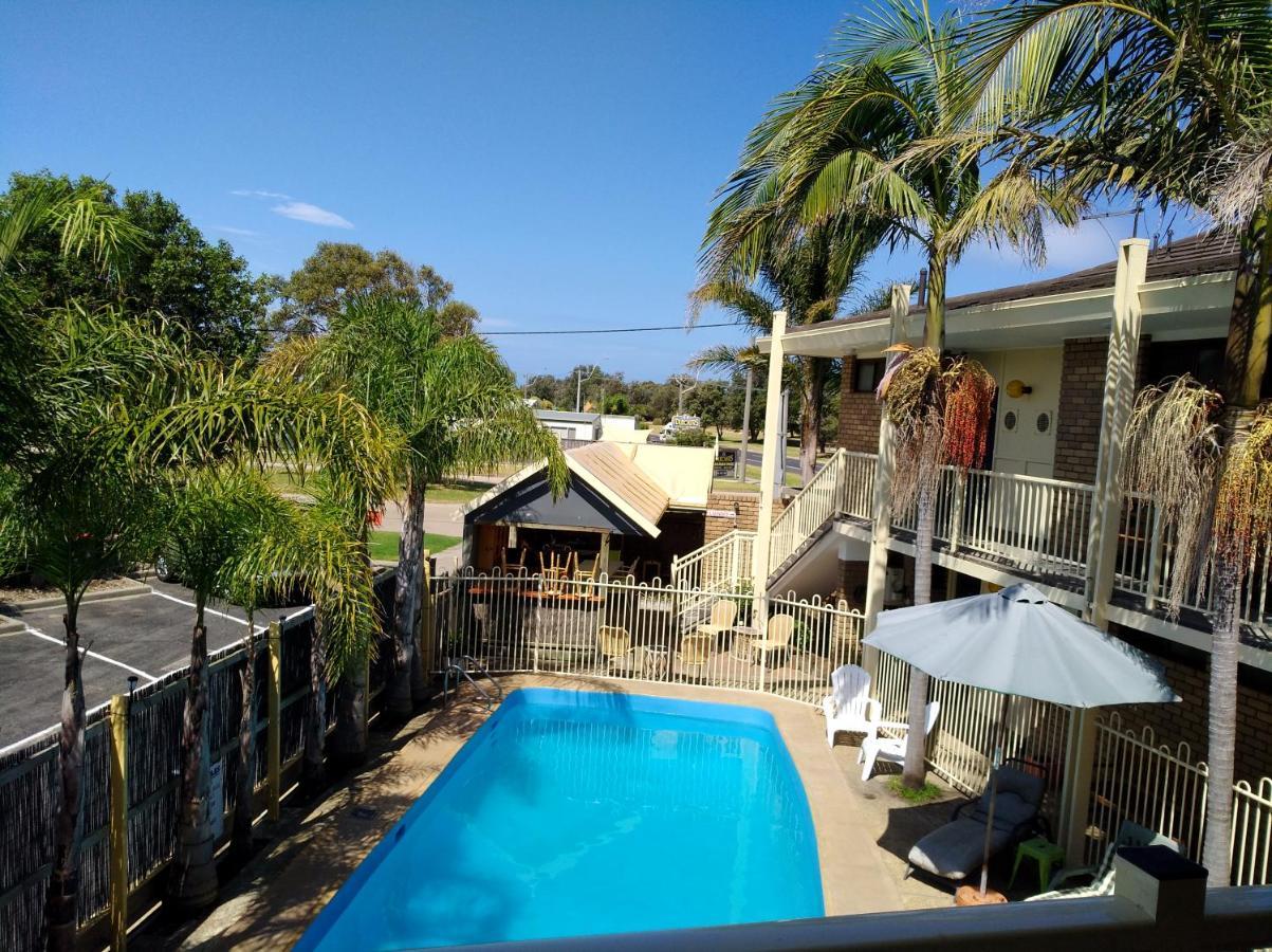 Abel Tasman Waterfront Motel Лейкс Ентранс Екстериор снимка