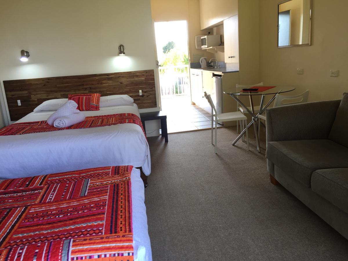 Abel Tasman Waterfront Motel Лейкс Ентранс Екстериор снимка