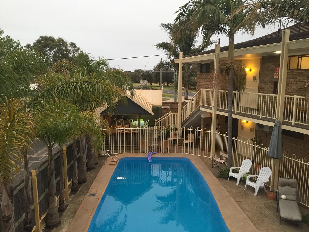 Abel Tasman Waterfront Motel Лейкс Ентранс Екстериор снимка