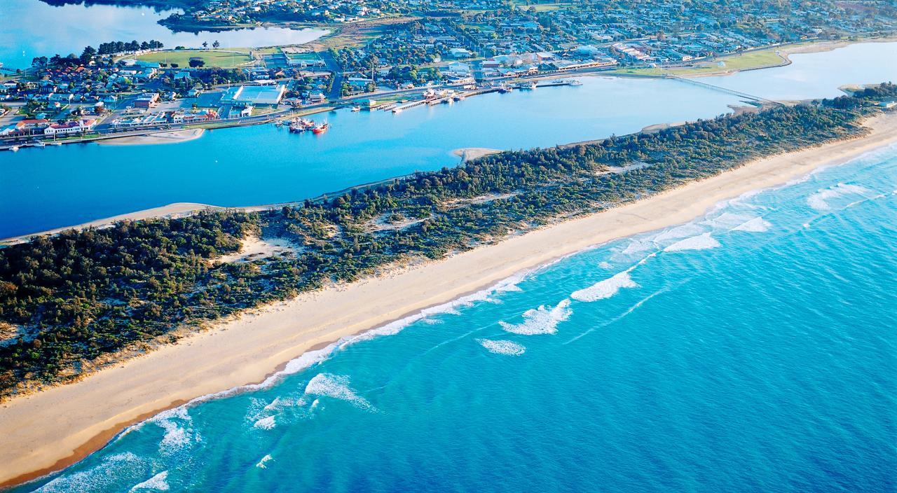 Abel Tasman Waterfront Motel Лейкс Ентранс Екстериор снимка