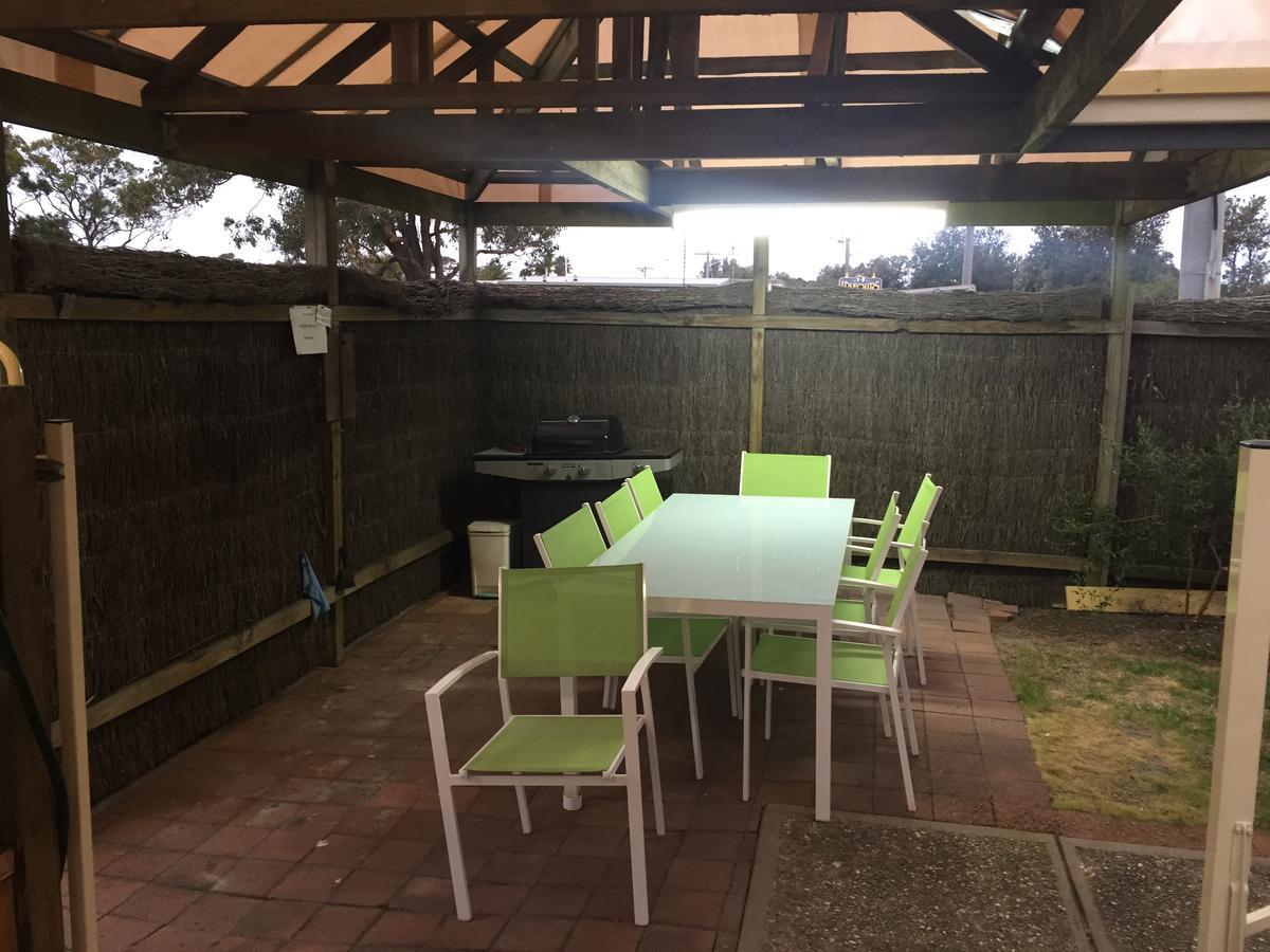 Abel Tasman Waterfront Motel Лейкс Ентранс Екстериор снимка