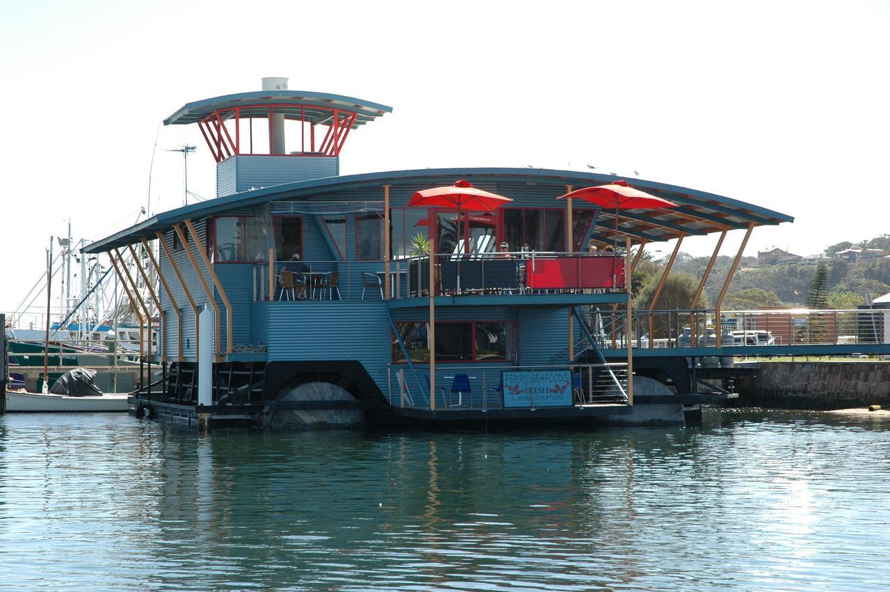 Abel Tasman Waterfront Motel Лейкс Ентранс Екстериор снимка