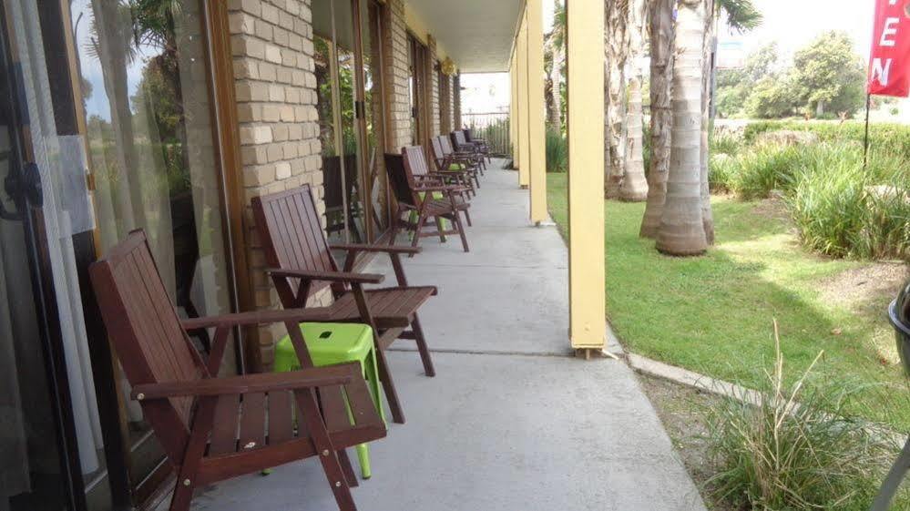 Abel Tasman Waterfront Motel Лейкс Ентранс Екстериор снимка