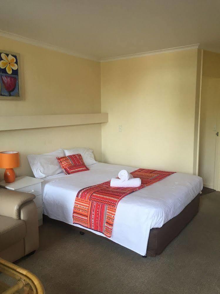 Abel Tasman Waterfront Motel Лейкс Ентранс Екстериор снимка