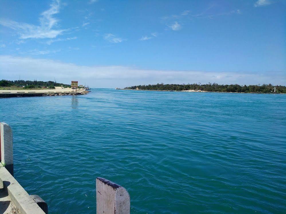 Abel Tasman Waterfront Motel Лейкс Ентранс Екстериор снимка